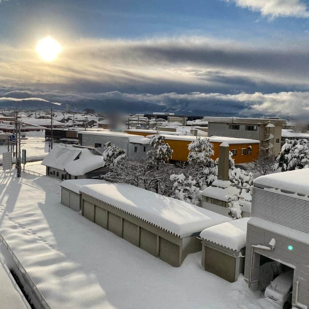 青柳愛さんのインスタグラム写真 - (青柳愛Instagram)「冬の終日を告げるなごり雪ではなく 私には『名残雪』  餞別の意を込めて作ってくださった師匠の手料理。久しぶりに料理を食べて涙がでました。  常に現在、この一瞬を。」1月20日 3時39分 - aoyagiakayagi