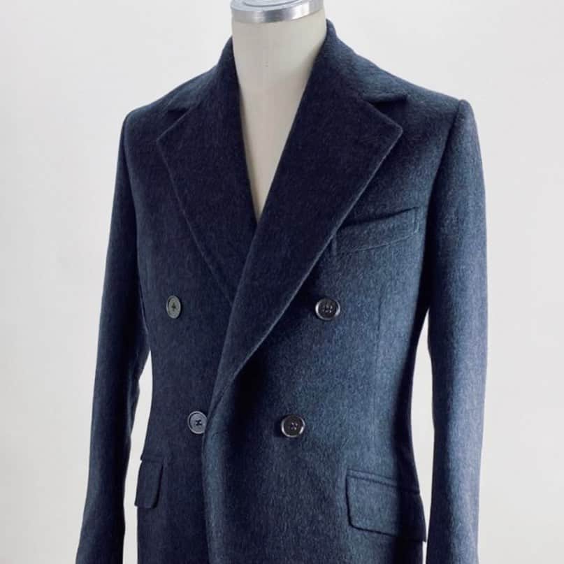 チャーリーアレンのインスタグラム：「Bespoke overcoat made from @hollandandsherryapparel!」