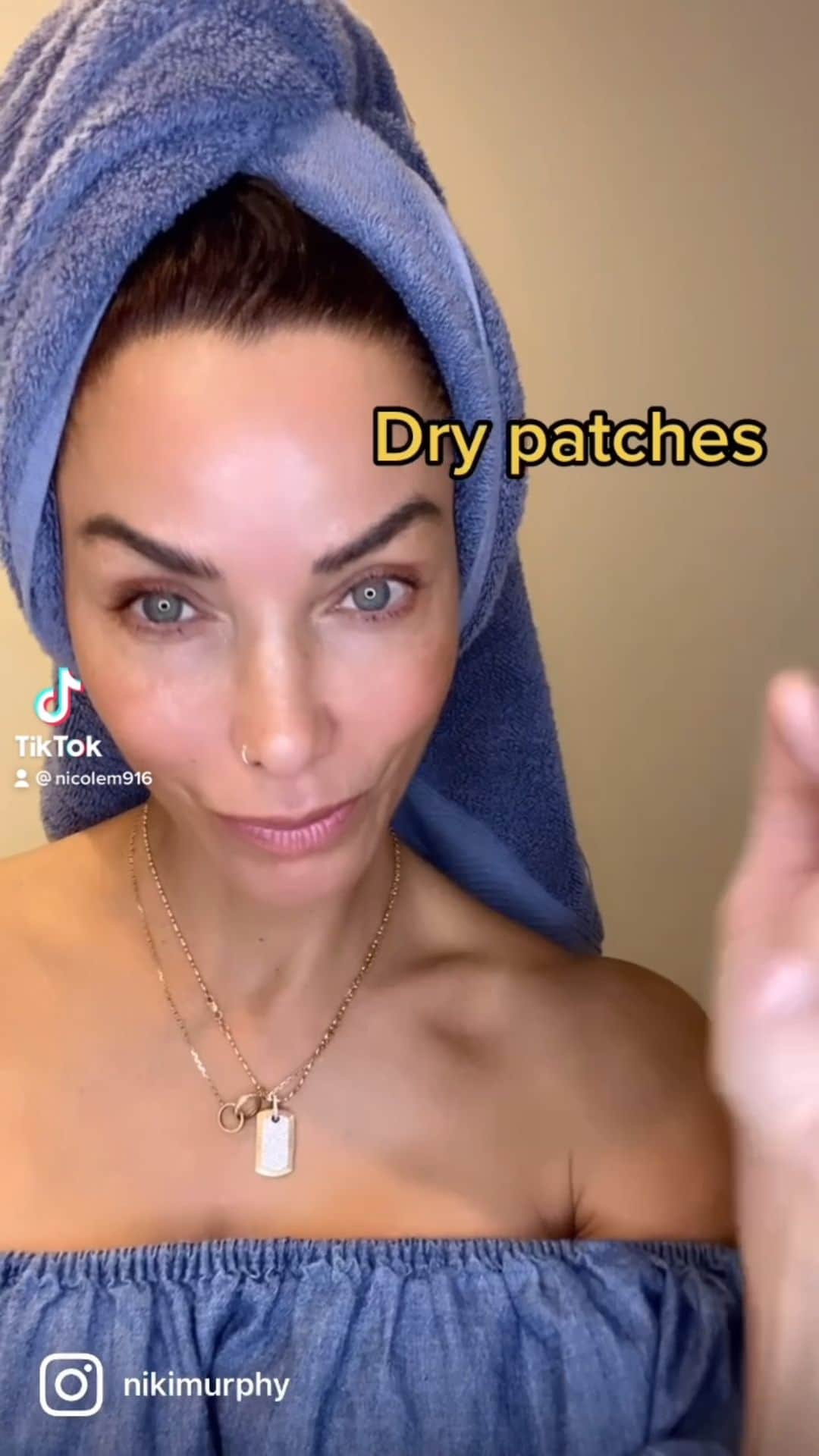 ニコール・ミッチェル・マーフィーのインスタグラム：「The all day glow vitamin C brightens and helps boost collagen and is full of antioxidants available online  www.yFOYco.com & follow @yfoyshop #yfoy #everydayconfidence #skincare #beautifulskin #vitamincserum #serum」