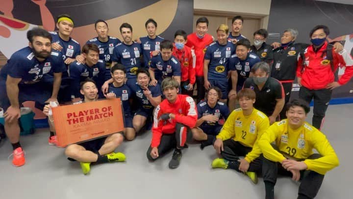 部井久アダム勇樹のインスタグラム：「World Championship 🤾‍♂️vs angora🇦🇴 WIN🤩勝ちました〜🤩🤩🤩  彗星JAPANへの応援メッセージくれた皆さんありがとうございました🤩 皆んなのメッセージがチームに力をくれました🔥  最後に怪我をしてチームの力になれない僕に力をくれてありがとうございました🙏ファンの皆のお陰でチームの力になれました😭😭😭  皆んな大好きだーーーーー #彗星JAPAN #心を燃やせ」