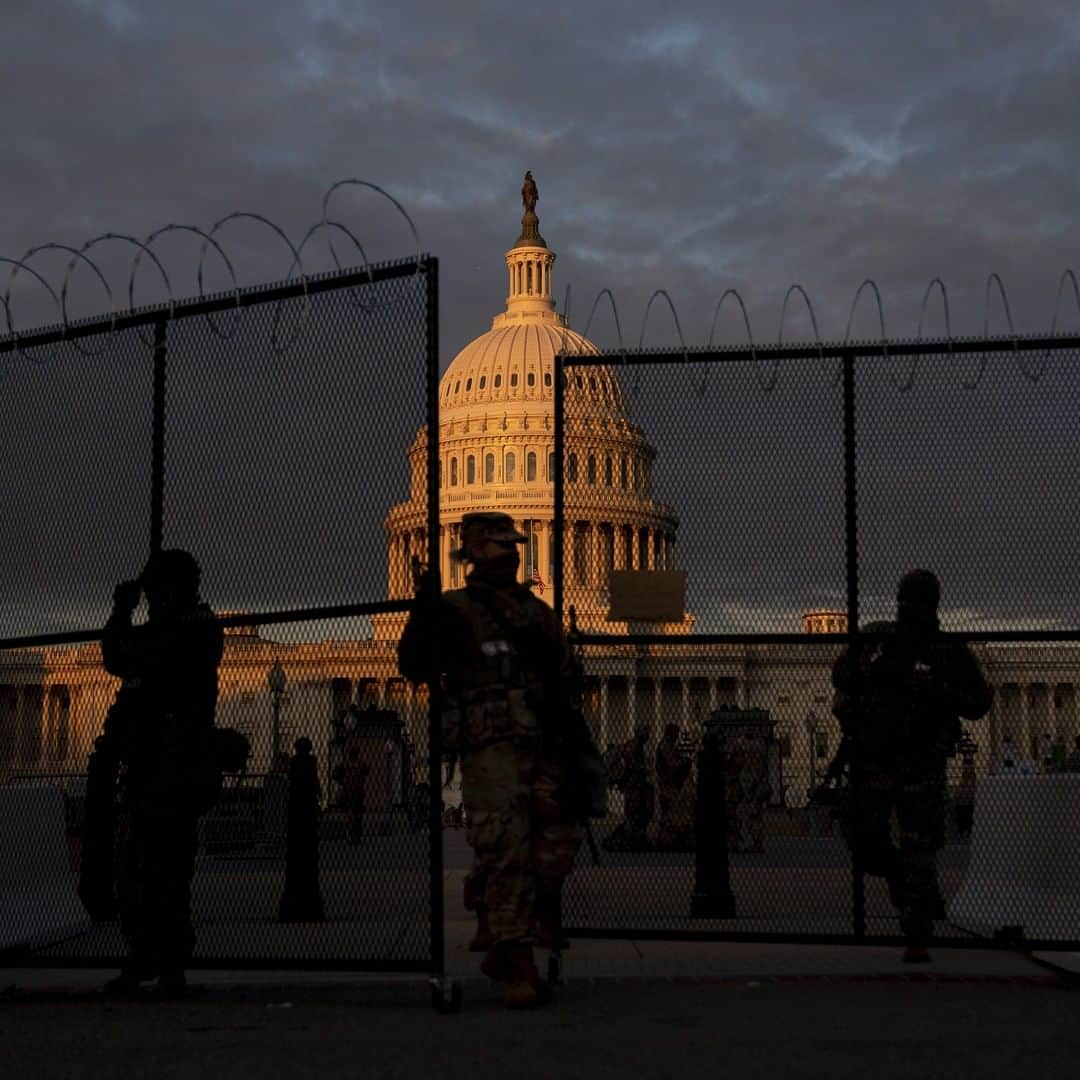 CNNさんのインスタグラム写真 - (CNNInstagram)「This is what the US Capitol looks like ahead of President-elect Joe Biden’s inauguration. There are about 25,000 National Guard troops on the ground in Washington, DC, a National Guard spokesperson said Tuesday. On Monday, Acting Defense Secretary Christopher Miller said that the “scope of military participation is unique'' to this inauguration, adding there is “no intelligence indicating an insider threat” from the National Guard forces to the security of the inauguration. Miller did acknowledge that law enforcement officials were vetting incoming members, saying the department would “leave no stone unturned.” Swipe through to see more ➡️  (📸: Stefani Reynolds/Bloomberg via Getty Images, Yegor Aleyev\TASS via Getty Images, Kent Nishimura / Los Angeles Times via Getty Images, ANDREW CABALLERO-REYNOLDS/AFP via Getty Images)」1月20日 4時00分 - cnn