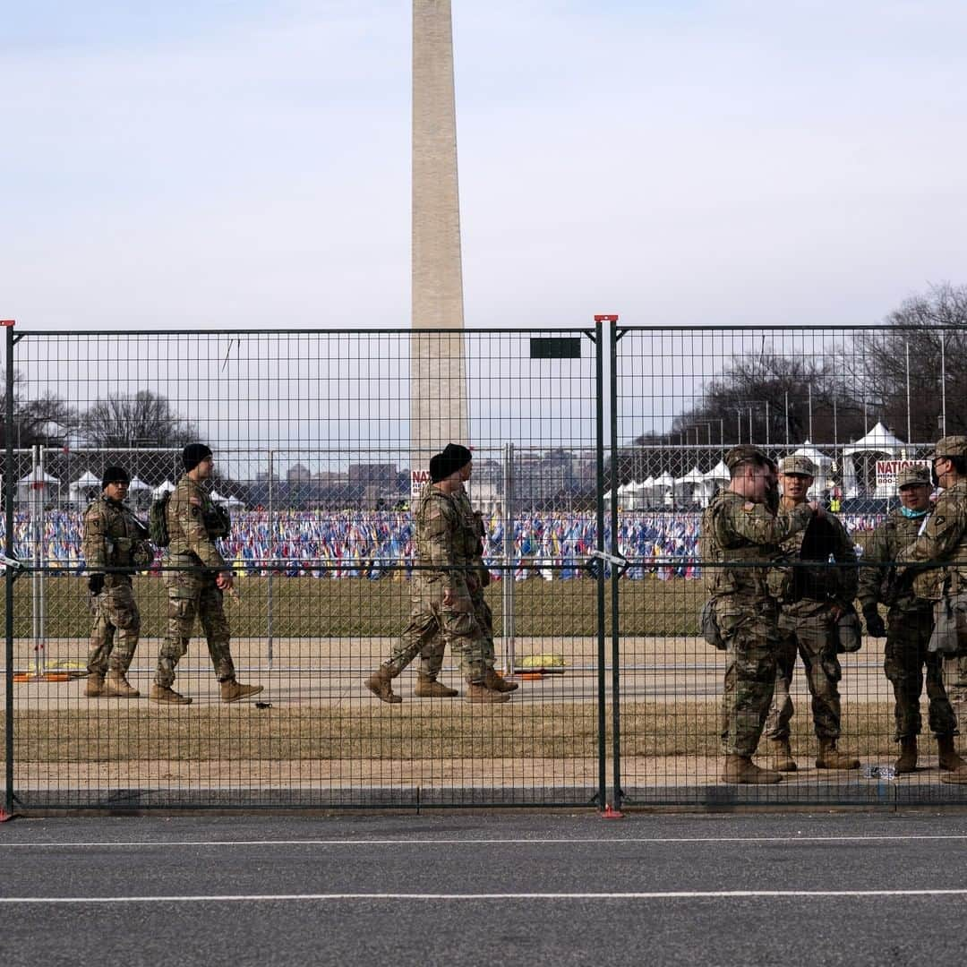 CNNさんのインスタグラム写真 - (CNNInstagram)「This is what the US Capitol looks like ahead of President-elect Joe Biden’s inauguration. There are about 25,000 National Guard troops on the ground in Washington, DC, a National Guard spokesperson said Tuesday. On Monday, Acting Defense Secretary Christopher Miller said that the “scope of military participation is unique'' to this inauguration, adding there is “no intelligence indicating an insider threat” from the National Guard forces to the security of the inauguration. Miller did acknowledge that law enforcement officials were vetting incoming members, saying the department would “leave no stone unturned.” Swipe through to see more ➡️  (📸: Stefani Reynolds/Bloomberg via Getty Images, Yegor Aleyev\TASS via Getty Images, Kent Nishimura / Los Angeles Times via Getty Images, ANDREW CABALLERO-REYNOLDS/AFP via Getty Images)」1月20日 4時00分 - cnn