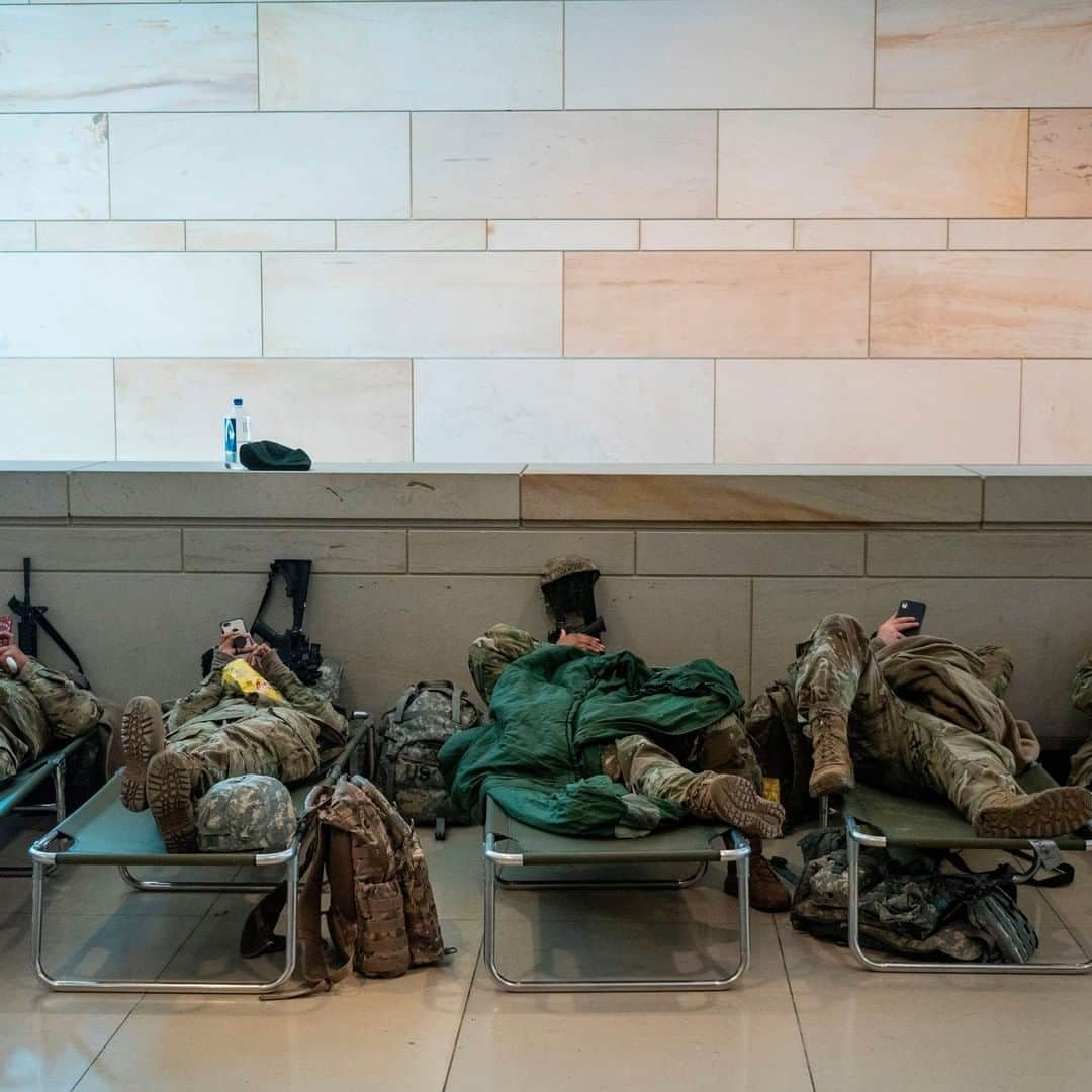 CNNさんのインスタグラム写真 - (CNNInstagram)「This is what the US Capitol looks like ahead of President-elect Joe Biden’s inauguration. There are about 25,000 National Guard troops on the ground in Washington, DC, a National Guard spokesperson said Tuesday. On Monday, Acting Defense Secretary Christopher Miller said that the “scope of military participation is unique'' to this inauguration, adding there is “no intelligence indicating an insider threat” from the National Guard forces to the security of the inauguration. Miller did acknowledge that law enforcement officials were vetting incoming members, saying the department would “leave no stone unturned.” Swipe through to see more ➡️  (📸: Stefani Reynolds/Bloomberg via Getty Images, Yegor Aleyev\TASS via Getty Images, Kent Nishimura / Los Angeles Times via Getty Images, ANDREW CABALLERO-REYNOLDS/AFP via Getty Images)」1月20日 4時00分 - cnn