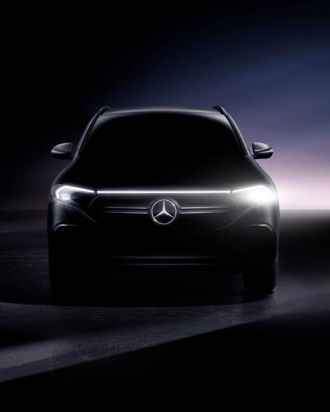 メルセデス・ベンツさんのインスタグラム写真 - (メルセデス・ベンツInstagram)「[Stromverbrauch kombiniert: 15,7 kWh/100 km  CO₂-Emissionen kombiniert: 0 g/km  mb4.me/DAT-Leitfaden-electric |EQA 250]  Unmistakable day or night: the electro-aesthetics of the all-new EQA's design are indicative of the Progressive Luxury of the Mercedes-EQ brand. It boasts perfect exterior proportions and a spectacular interior, both setting new standards. @mercedeseq   #EQA #MercedesEQ #MercedesBenz #foranewgeneration」1月20日 4時00分 - mercedesbenz