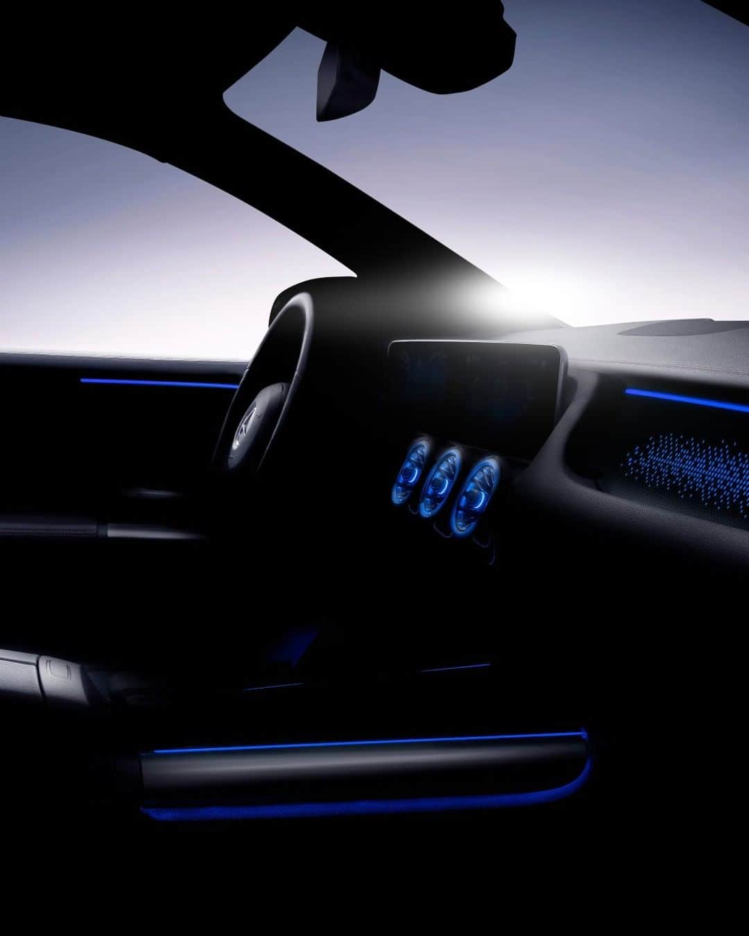 メルセデス・ベンツさんのインスタグラム写真 - (メルセデス・ベンツInstagram)「[Stromverbrauch kombiniert: 15,7 kWh/100 km  CO₂-Emissionen kombiniert: 0 g/km  mb4.me/DAT-Leitfaden-electric |EQA 250]  Unmistakable day or night: the electro-aesthetics of the all-new EQA's design are indicative of the Progressive Luxury of the Mercedes-EQ brand. It boasts perfect exterior proportions and a spectacular interior, both setting new standards. @mercedeseq   #EQA #MercedesEQ #MercedesBenz #foranewgeneration」1月20日 4時00分 - mercedesbenz