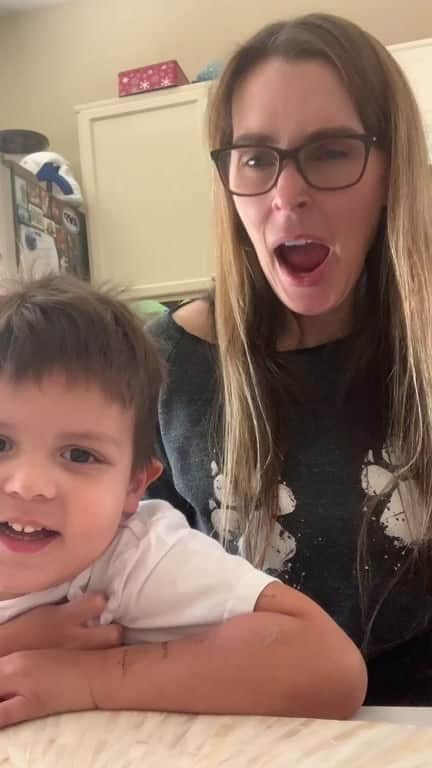 ターニャ・テイトのインスタグラム：「Join me and Ozzie for breakfast」