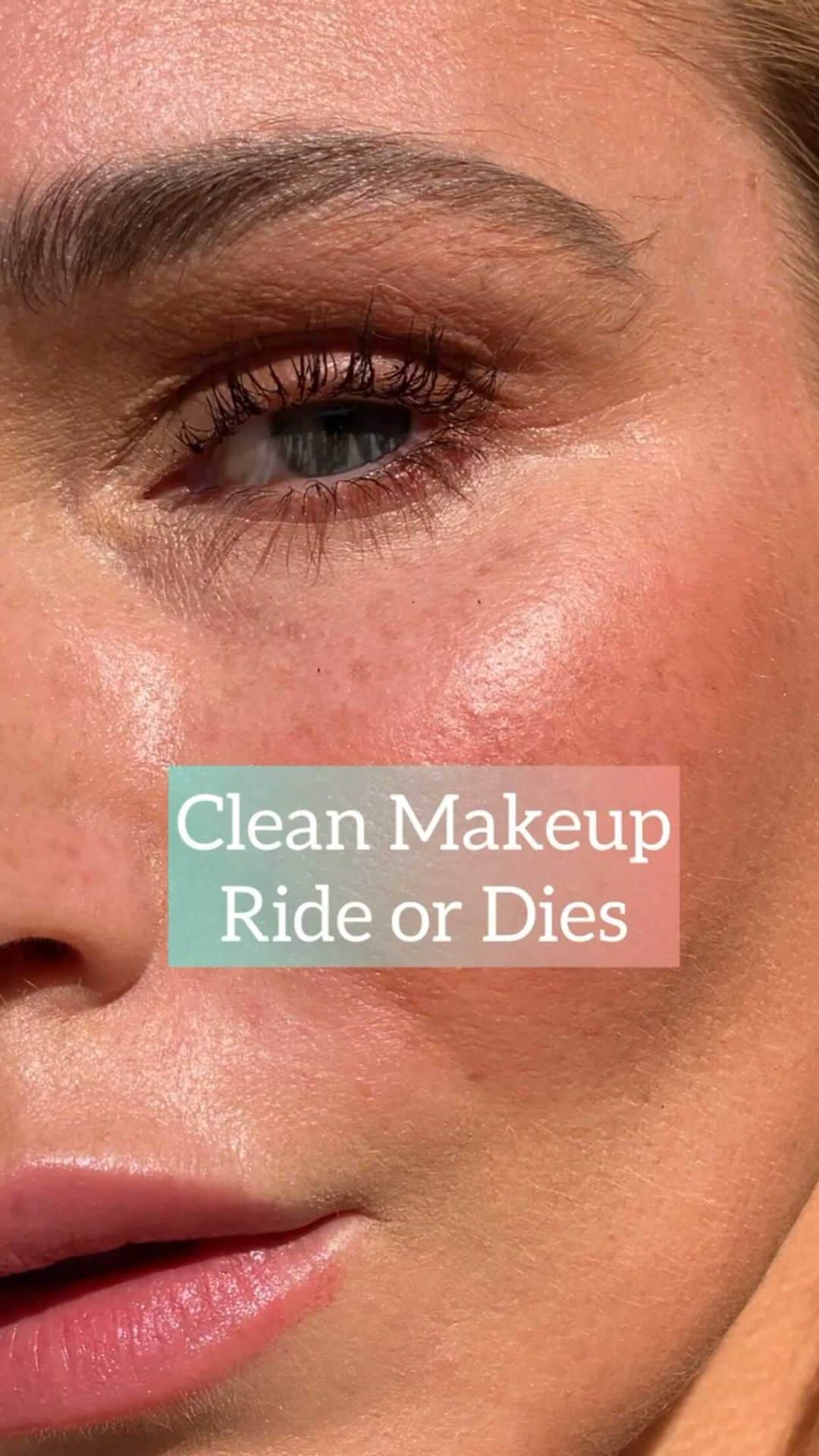 アリッサ・ジュリア・スミスのインスタグラム：「So Fresh and So Clean! Rounded up a few of my Clean Makeup #RideorDie products and made a lil video... Lmk what you think! 💄  @kosas tinted face oil @bareminerals faux tan bronzer @iliabeauty color haze blush @iliabeauty warm nude eye palette  @kosas tinted lip balm @tartecosmetics sea mascara  #minimalmakeup #cleanbeauty #cleanmakeup #nontoxic #vegan #sensitiveskin #acneproof #noncomedogenic  #hydratedskin #skincare #makeuptutorial #favoriteproducts #glowyskin #skincaretips #skincareroutine #naturalbeauty #driverslicense」
