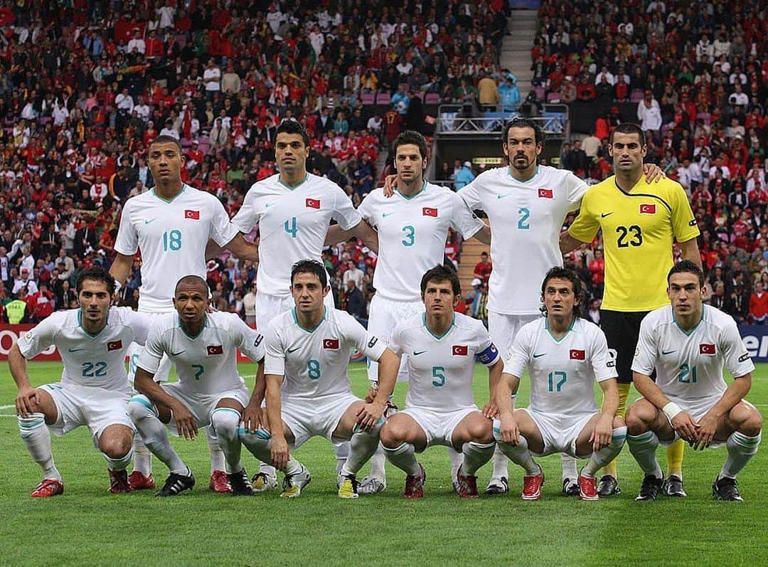 メブリュト・エルディンチのインスタグラム：「#euro2008 🇹🇷」