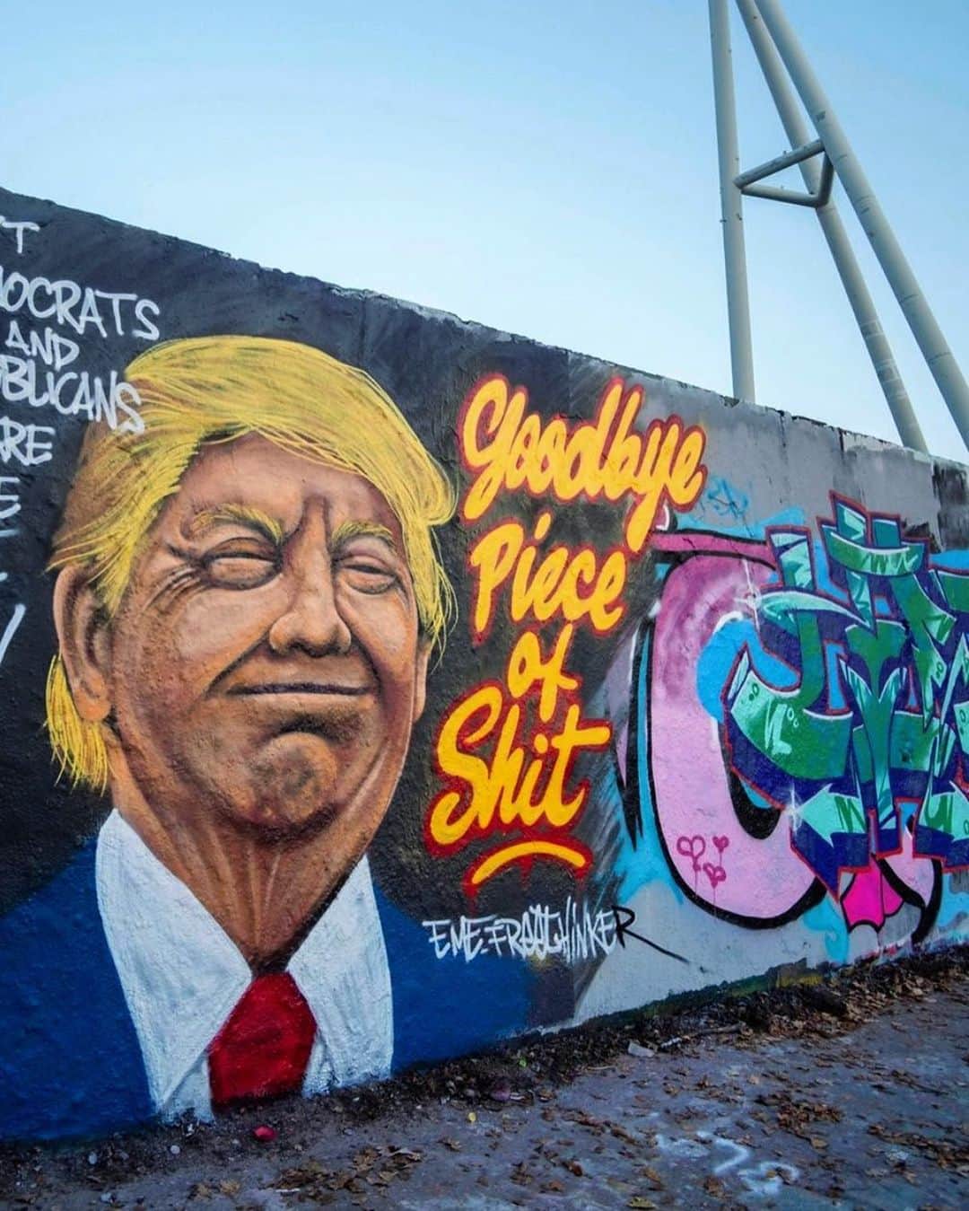 jotipolizoakisのインスタグラム：「I went for a run along the Berlin Wall and I gotta say, there are literally no more words needed. Berlin is a whole mood. Thinking about all my American friends and praying for a safe and smooth Inauguration Day tomorrow!!!! 💯❤️❤️❤️ #boybye」