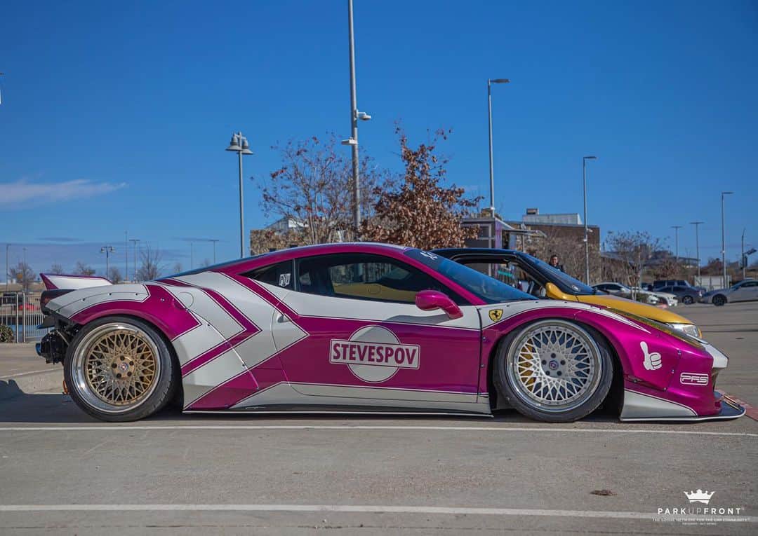 スティーブのインスタグラム：「Low but definitely not slow! カッコいい！　Whose joining me on the Triple Crown Rally with @parkupfront ? Photo by @xxpinkyphotographyxx」