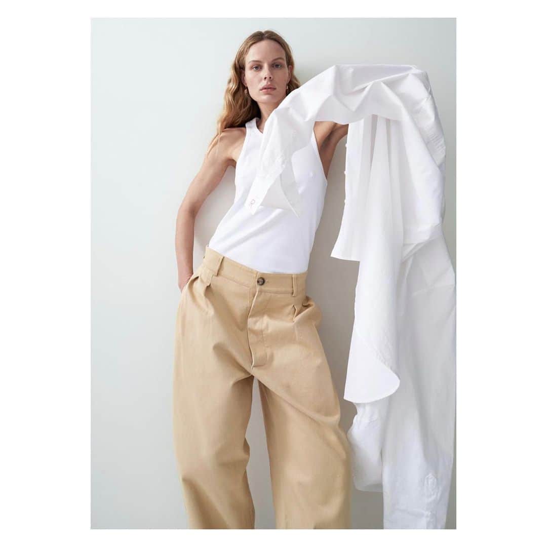 のインスタグラム：「Always Home 🤍 @marlijnhoek - Shines in 3 styles we keep home in Rika wardrobe #noseason #favoriteoutfit #whiteblazeshirt#anniehallpants #tanktop #sustainableliving - captured by @anoukhartstudio」