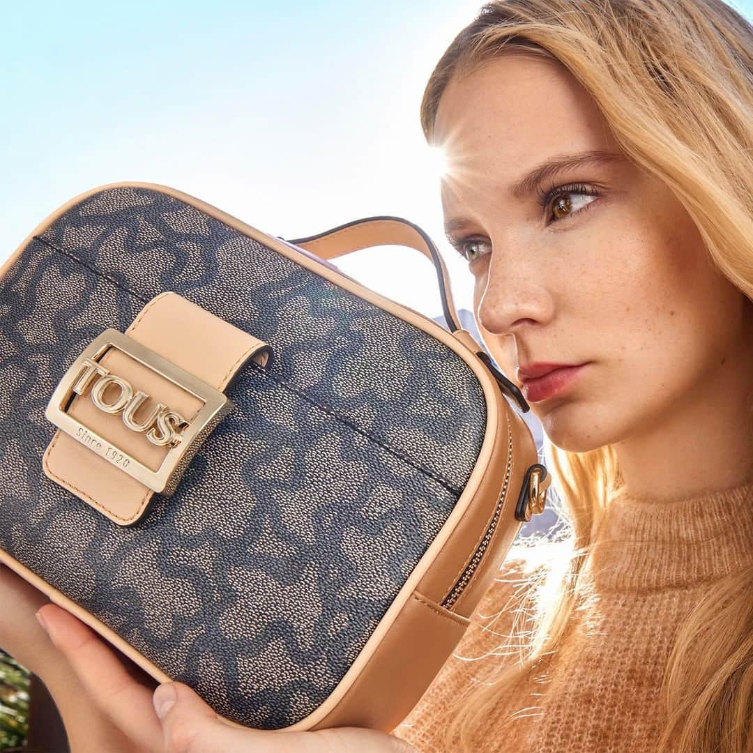 トウスのインスタグラム：「Made for carrying all day. New Kaos Icon shoulder bag. #StayTender #TOUSJewelry #TOUSLovers」