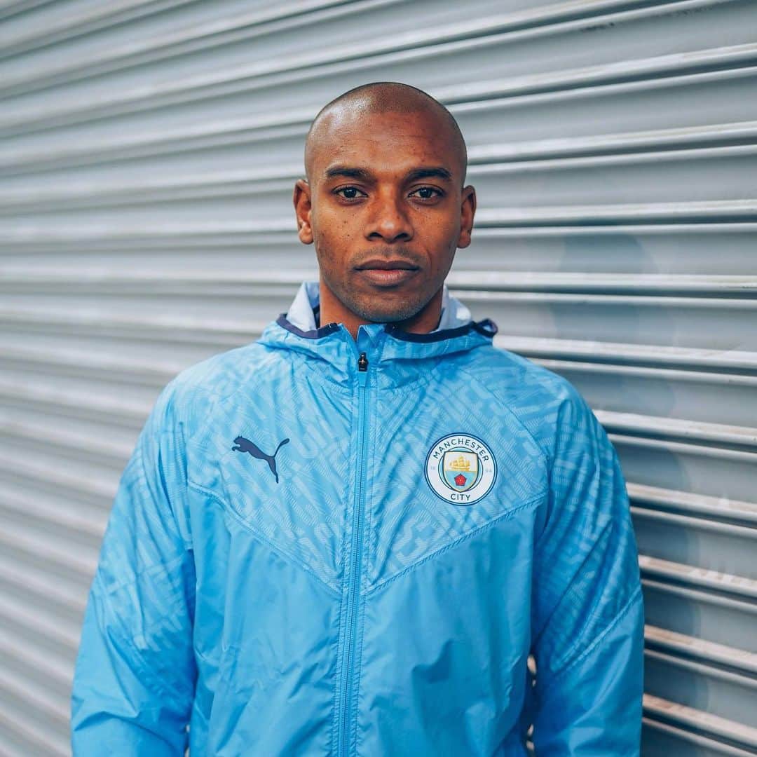フェルナンジーニョのインスタグラム：「👔 look of the day 🔥 @mancity @pumafootball」