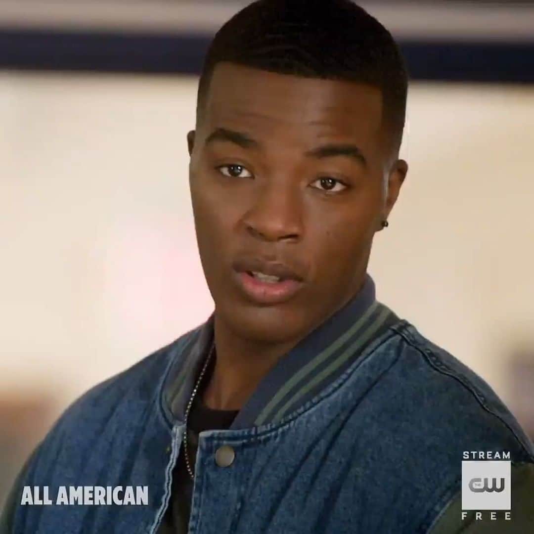 のインスタグラム：「Senior year is here! Stream the season premiere of @cwallamerican now free only on The CW. #AllAmerican」