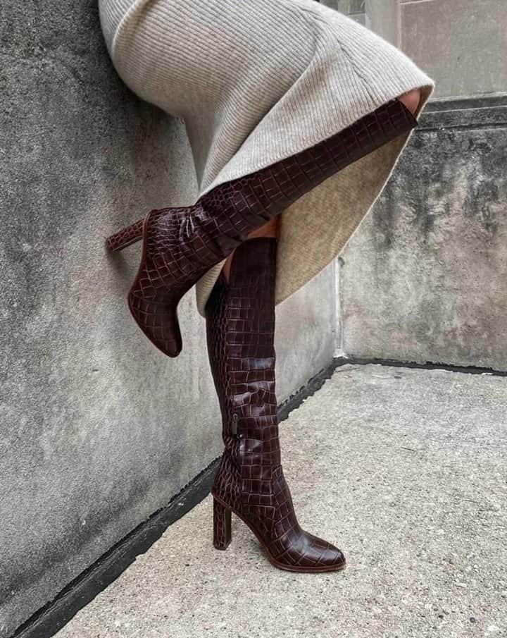 ヴィンスカムートさんのインスタグラム写真 - (ヴィンスカムートInstagram)「Leg-lengthening silhouettes! Tap to shop the trend-right Palley Over-The-Knee Boot. Photo by @abbiekaym. #vincecamuto #overthekneeboot」1月20日 5時00分 - vincecamuto