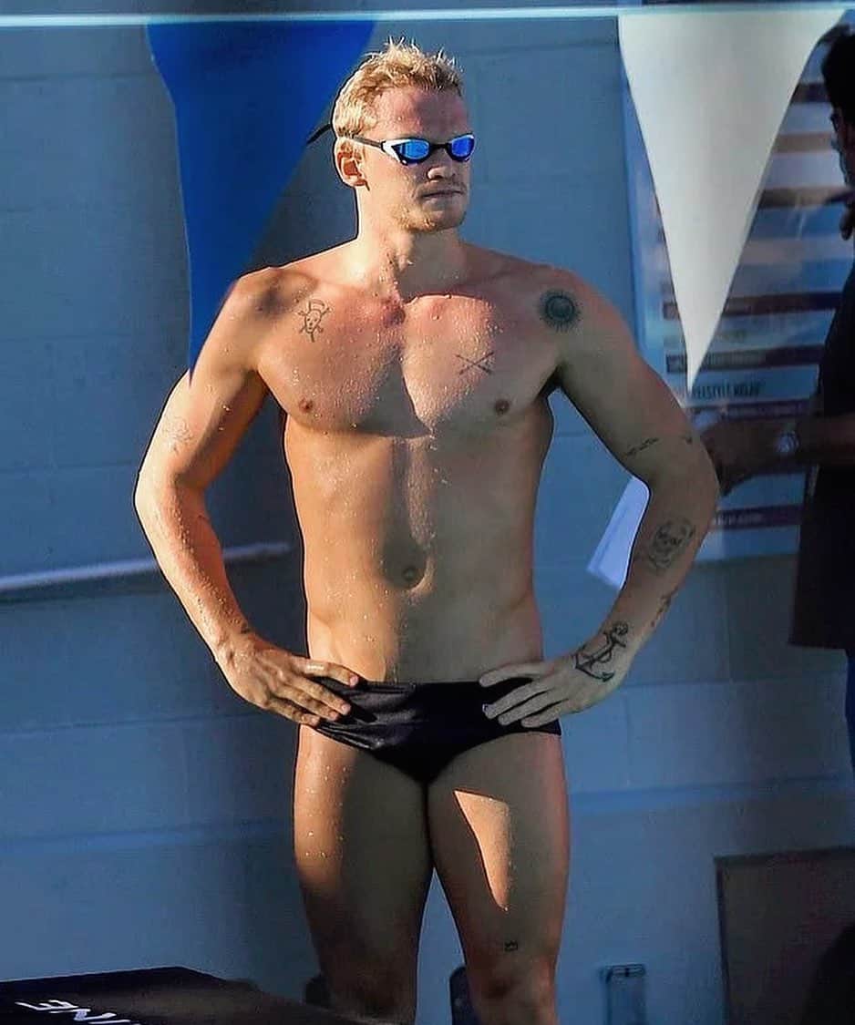 コーディー・シンプソンのインスタグラム：「Caught at training. It was cold. #beardgrowing #nothingelsewasgrowing #shrinkydink」