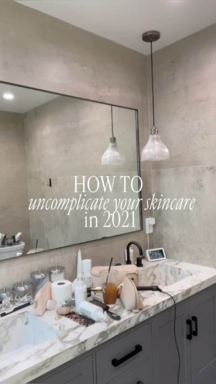 Lauren Elizabethのインスタグラム：「My 2021 Morning Routine: Because time is the greatest luxury of all. #UncomplicateYourRegimen with my favorite @malinandgoetz Grapefruit Face Cleanser + Vitamin E Face Moisturizer. Keep your skin healthy, clear and glowing in just 2 steps!  Cleanse and hydrate with effective products designed to do more with less- for all skin types, even the most sensitive.⁠ Save yourself the trouble and your face will thank you. After all, value lies in quality, not quantity. 💙  Swipe up on my stories to shop! #ad」
