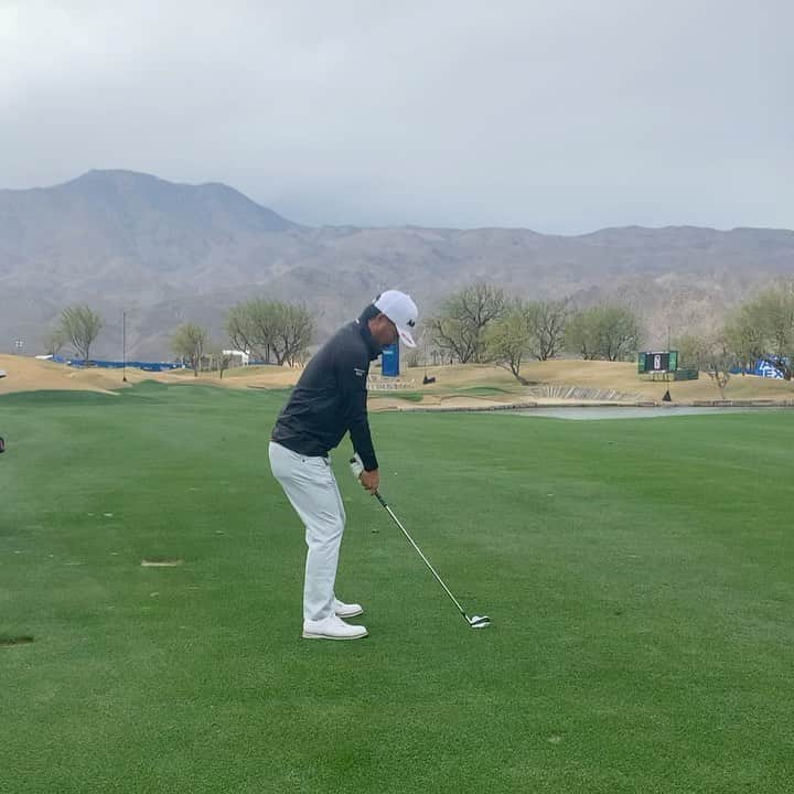 小平智のインスタグラム：「今週はアメリカンエクスプレス‼️ PGA West Stadium 😊池がいっぱいなコースだ〜⛳️笑 #americanexpress #pgaweststadium #9番ホール #ゴルフ #試合 #6番アイアン #小平智」