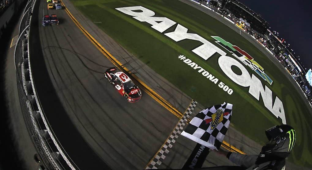 Daytona International Speedwayのインスタグラム：「@austindillon3 comes across the line to win the 2018 Daytona 500 20 years after the intimidator Dale Earnhardt Sr won the 1998 Daytona 500」