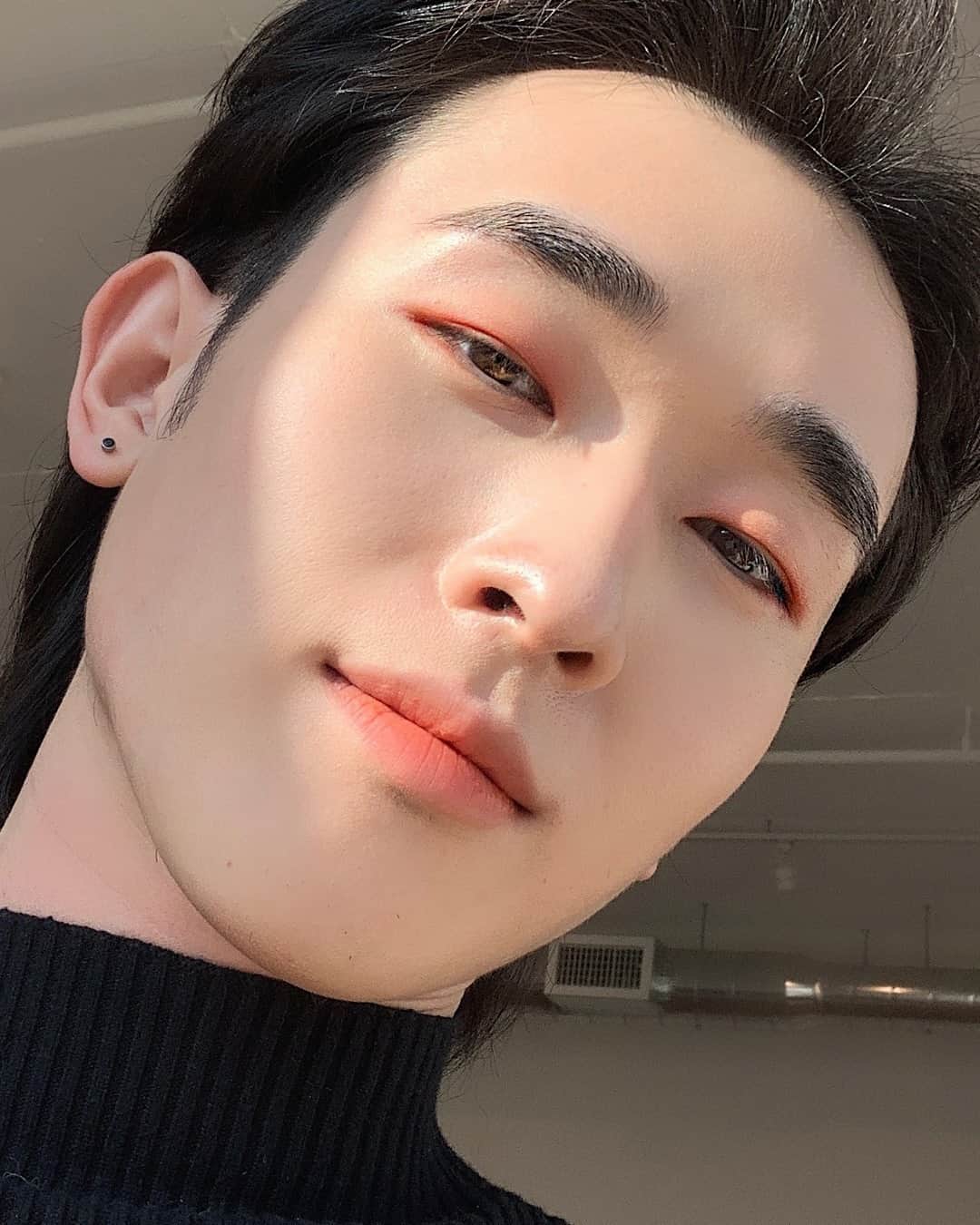 のインスタグラム：「An everyday look that lasts all night. Find out how @ivanbaaaaah uses soft-focus shades of #MACPowderKiss to create a high-impact look on Youtube now.」