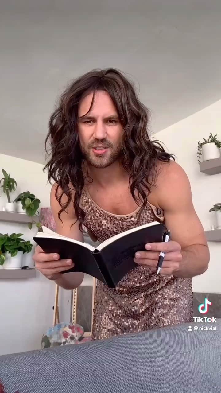 ニック・ビオールのインスタグラム：「What’s erotica without role play? #bachelor」