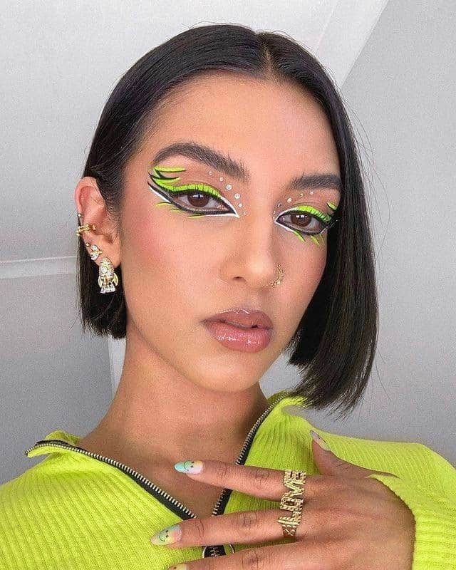 NYX Cosmeticsさんのインスタグラム写真 - (NYX CosmeticsInstagram)「@rowisingh is #graphicliner goals with this electric #EOTD ⚡ She uses our Epic Ink Liner to slay sharp and precise lines 💚✔️ • #nyxcosmetics #nyxprofessionalmakeup #crueltyfreebeauty #veganformula」1月20日 5時43分 - nyxcosmetics