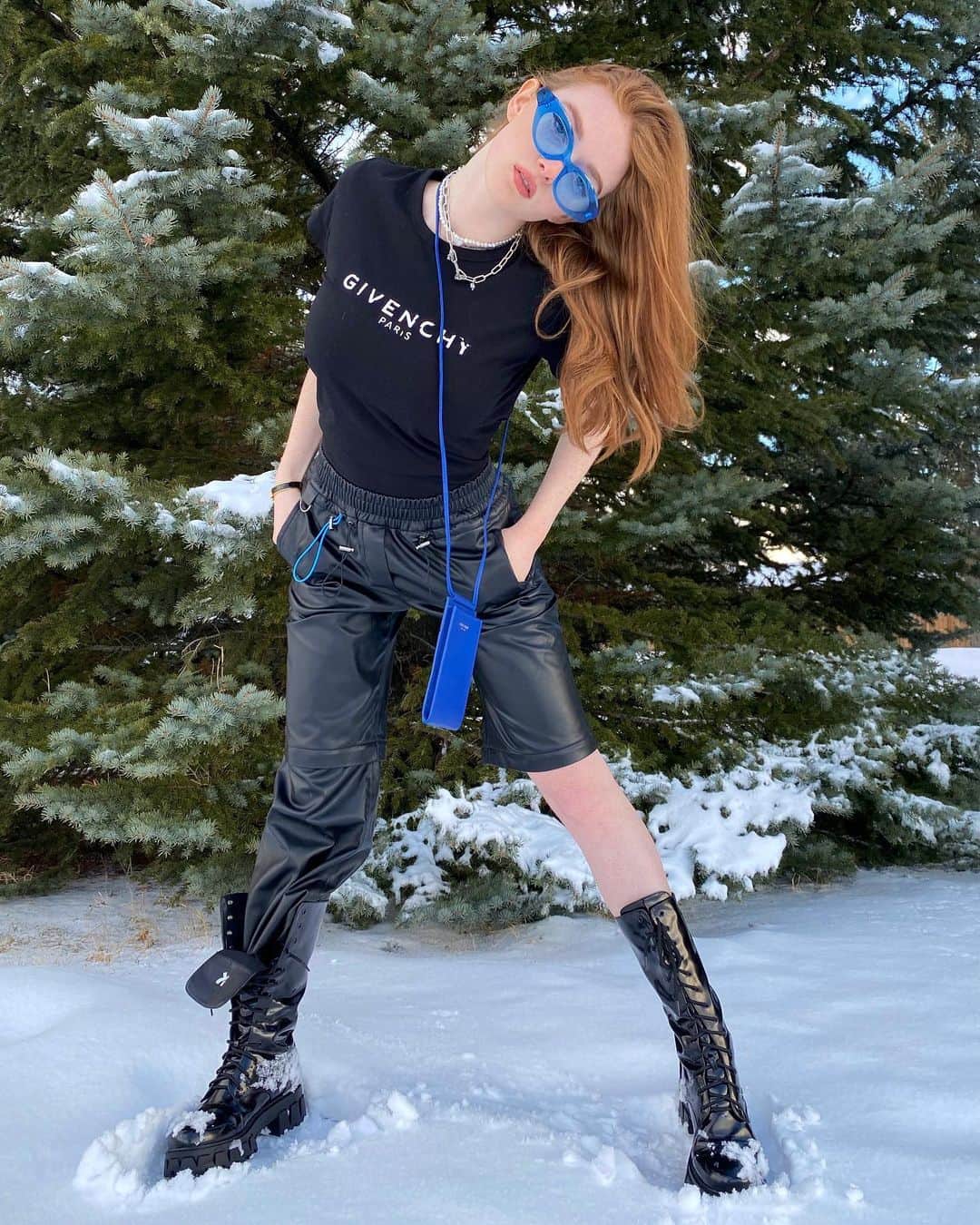 Larsen Thompsonのインスタグラム：「feelin blue💙」