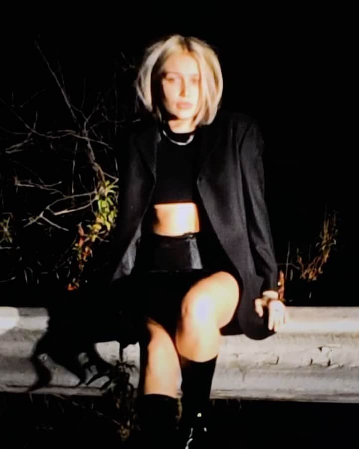 ケイリン・ルッソのインスタグラム：「Making moves this year   Song is I’m clean now - by grouper  Video - @rudy Look - @c2h4 @nakedwolfe」