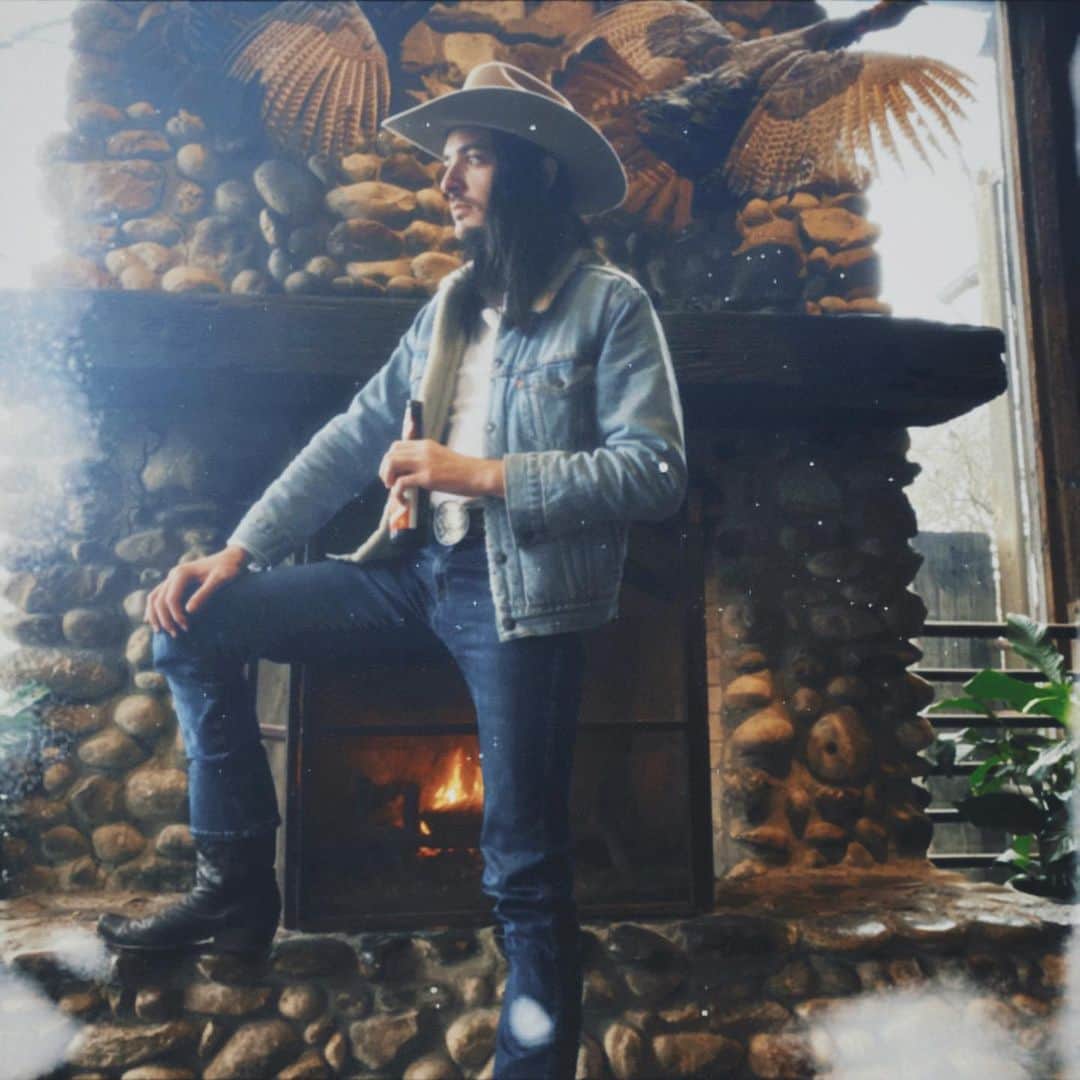 タイタニック・シンクレアさんのインスタグラム写真 - (タイタニック・シンクレアInstagram)「A rainy day calls for catfish and a cold @lonestarbeer.」1月20日 5時52分 - titanicsinclair