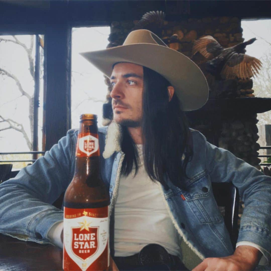 のインスタグラム：「A rainy day calls for catfish and a cold @lonestarbeer.」