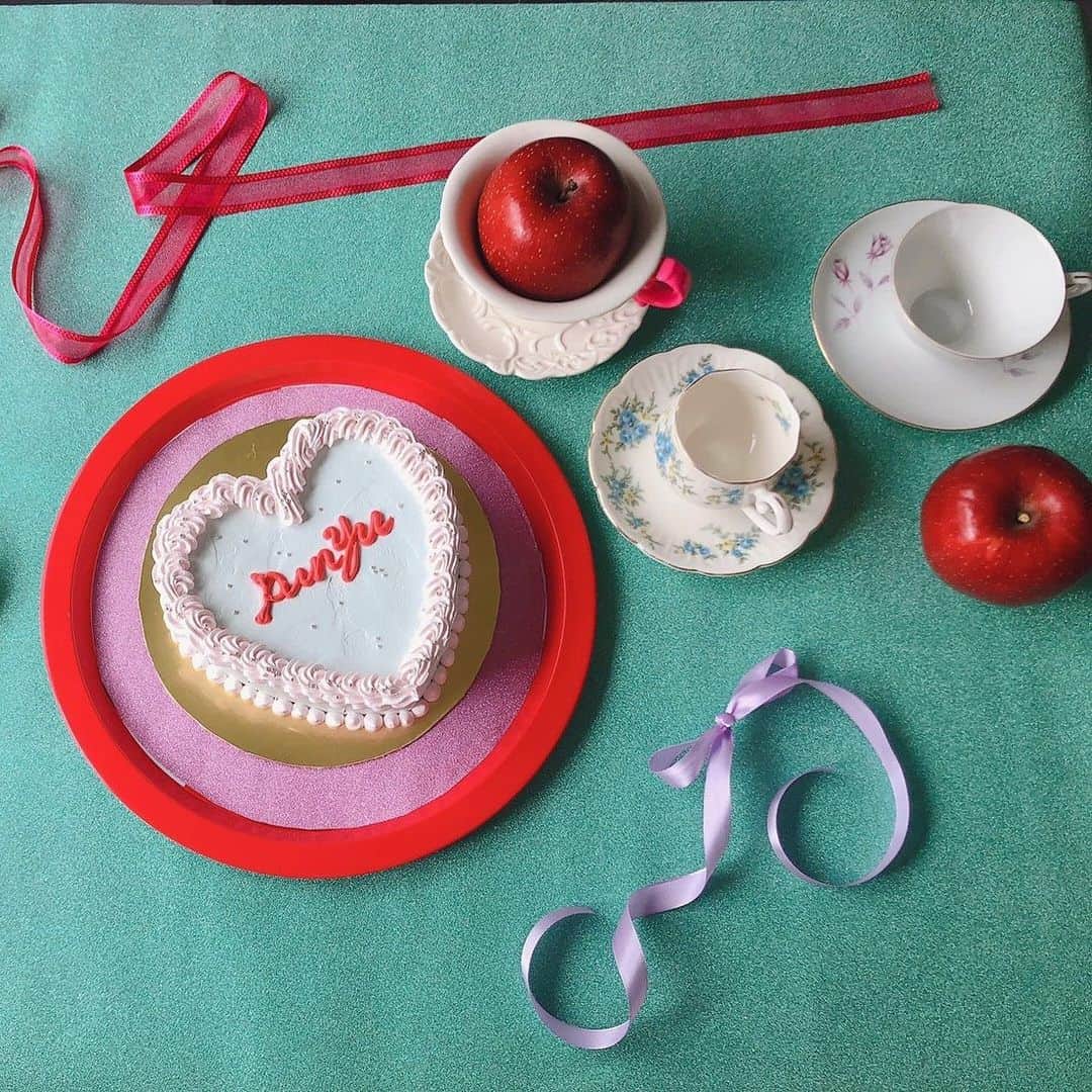 杉山優華のインスタグラム：「🎂🎂🎂 . . . このケーキ撮影後にみんなで食べた☺️☺️☺️美味しかった☺️☺️☺️ . .  #ファッション #おしゃれ #いいね #コーデ #ダイエット #フォロー #撮影 #美容 #今日のコーデ #フォローミー #お洒落 #オシャレ #日常 #コスメ #韓国 #韓国ファッション #fashion #ootd #love #instagood #photooftheda #fashion #beautiful #happy #cute #tbt #like4like #followme #picoftheday #follow」