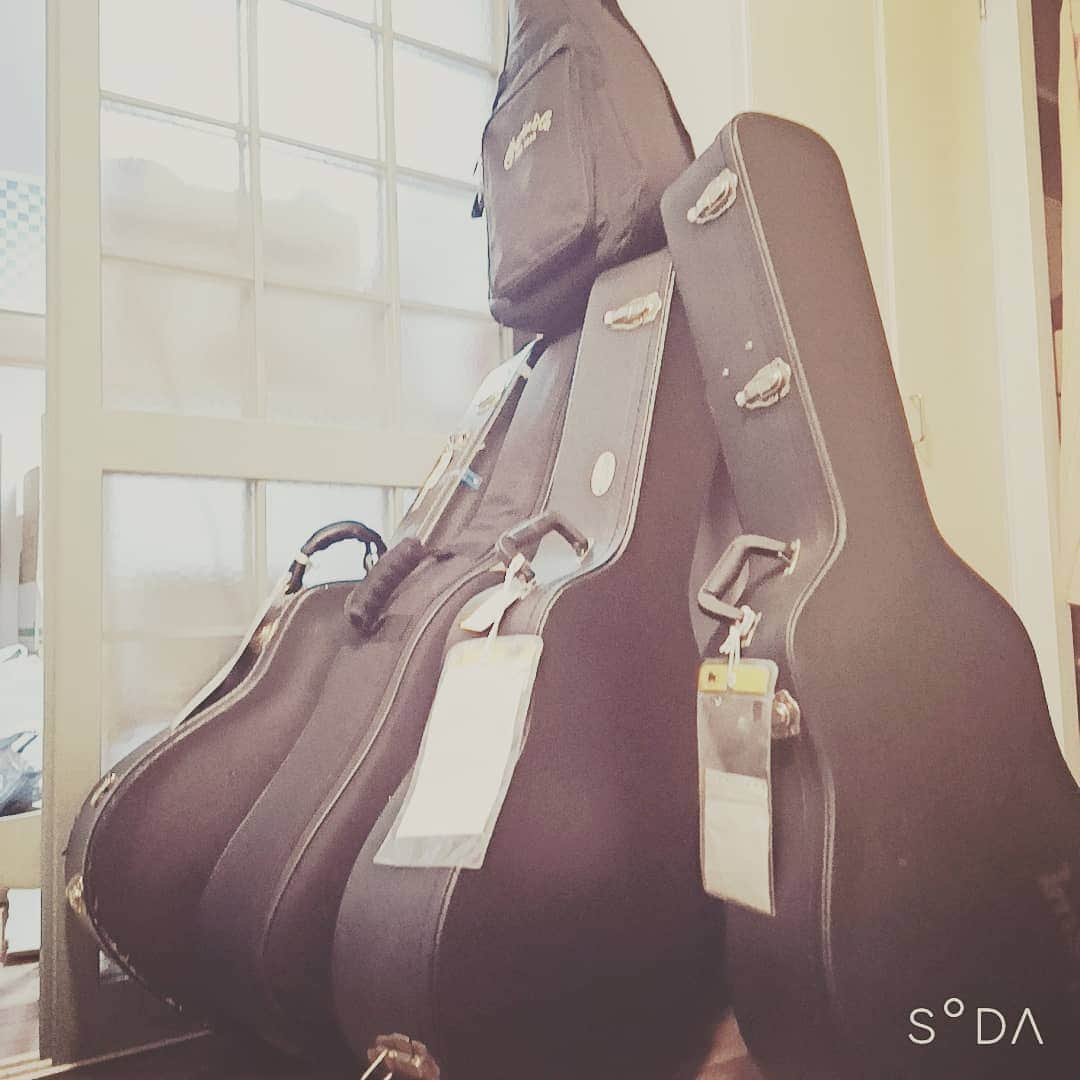 松本隆博のインスタグラム：「。 春以降のイベントお問い合わせを 数十件頂いております(^ ^)。 嬉しいですよ！！！  …ただ僕はもぅ。 ぬか喜びしないクセが こびり付いておりまして (^^ゞ  ～人生遊歩道～」