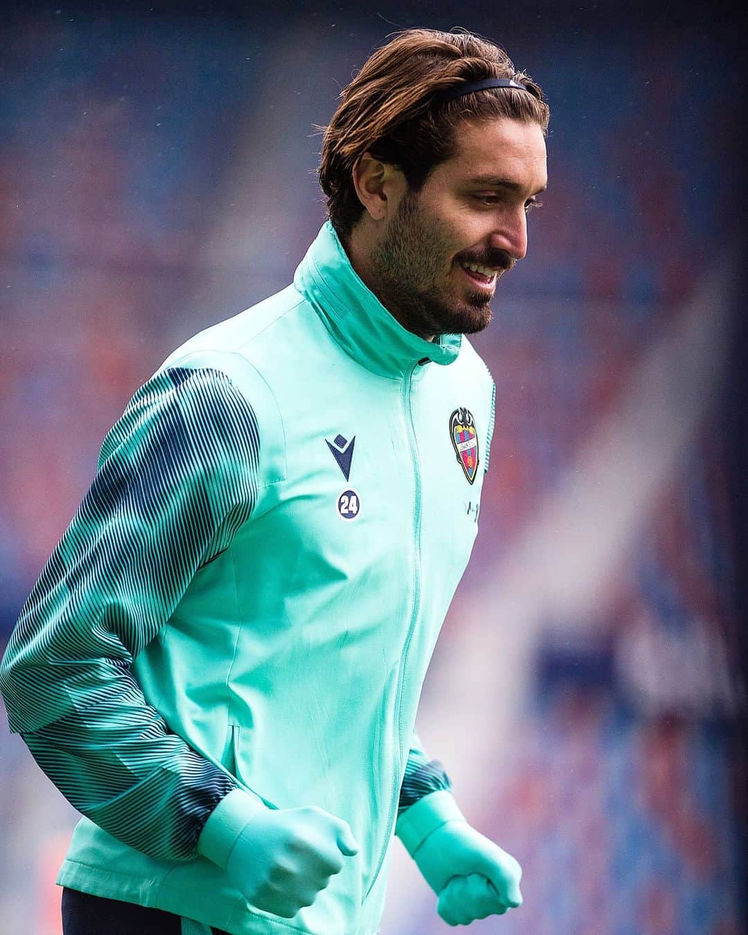 のインスタグラム：「Mucha fuerza 💪💪 José, pronto volveremos a disfrutar de tu magia.  🎩 2️⃣4️⃣ @josegomezcampana24  #OrgullGranota 🐸」