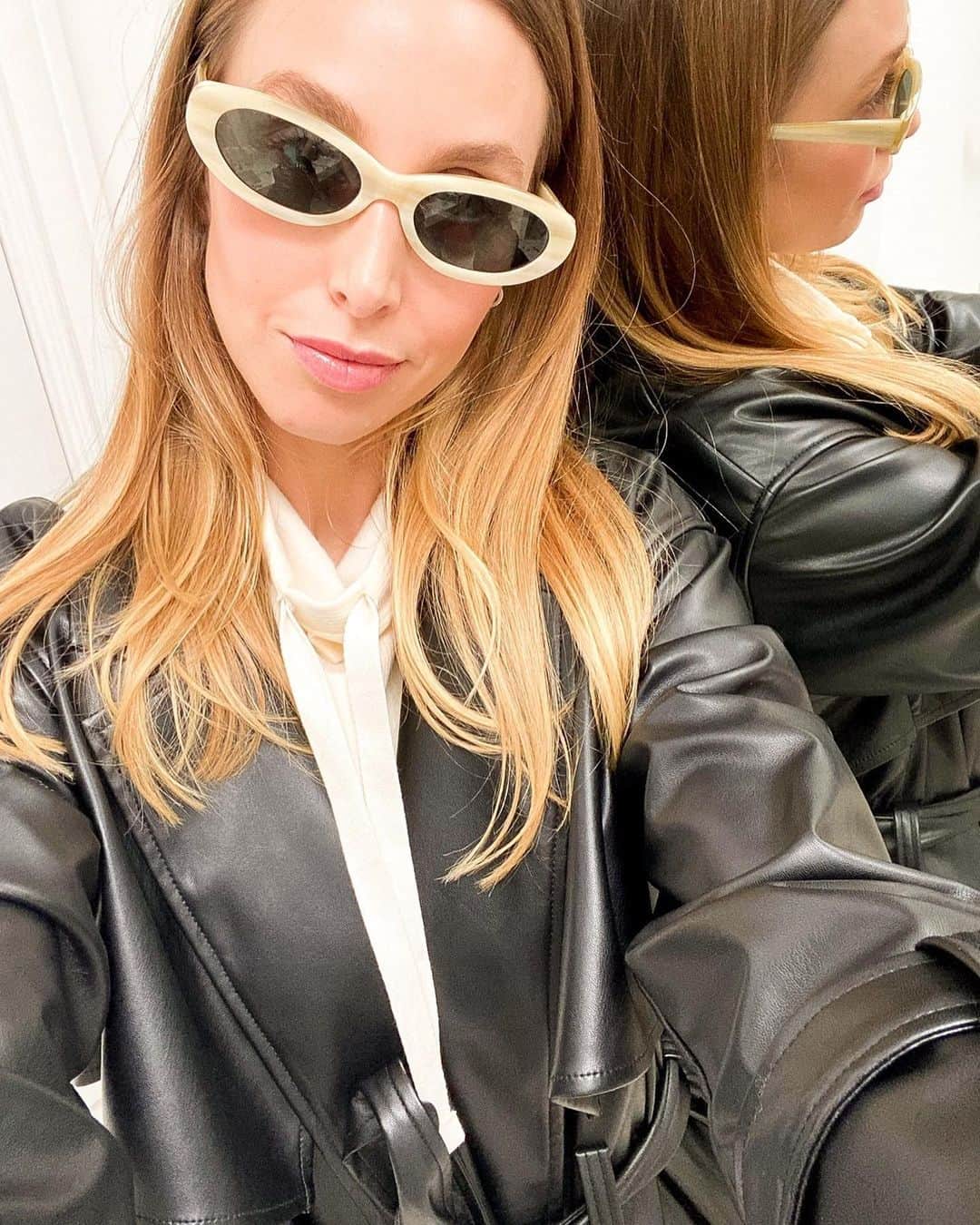 のインスタグラム：「NEW Staying Home #WithWhit episode with @katherinepower, CEO & Investor, on Building a Brand.  ⠀⠀⠀⠀⠀⠀⠀⠀⠀ Katherine Power is an amazing business woman that I have admired for years. I went into this chat hoping by the end of it that I would be able to ask her to be a mentor. She develops the most beautiful product with such loving care. Whether it’s beauty products, skincare or wine, she is able to understand a specific consumer and make them what they desire. By the end of the conversation, I felt a new sense of motivation and empowerment. We talked about her new, clean beauty brand, @merit, the path she took to creating her successful business empire, and how she uses feedback from followers on her ideas to inform so many of her business decisions. This is something I really want to try more of. You guys are EVERYTHING and I want you to know how much I respect and listen to your opinions!  ⠀⠀⠀⠀⠀⠀⠀⠀⠀ She's also the founder of Versed Skincare and Avaline!... two amazing brands to follow right now.  ⠀⠀⠀⠀⠀⠀⠀⠀⠀ For those of you interested in entrepreneurship and building a meaningful brand, head to my link in bio to listen in!」
