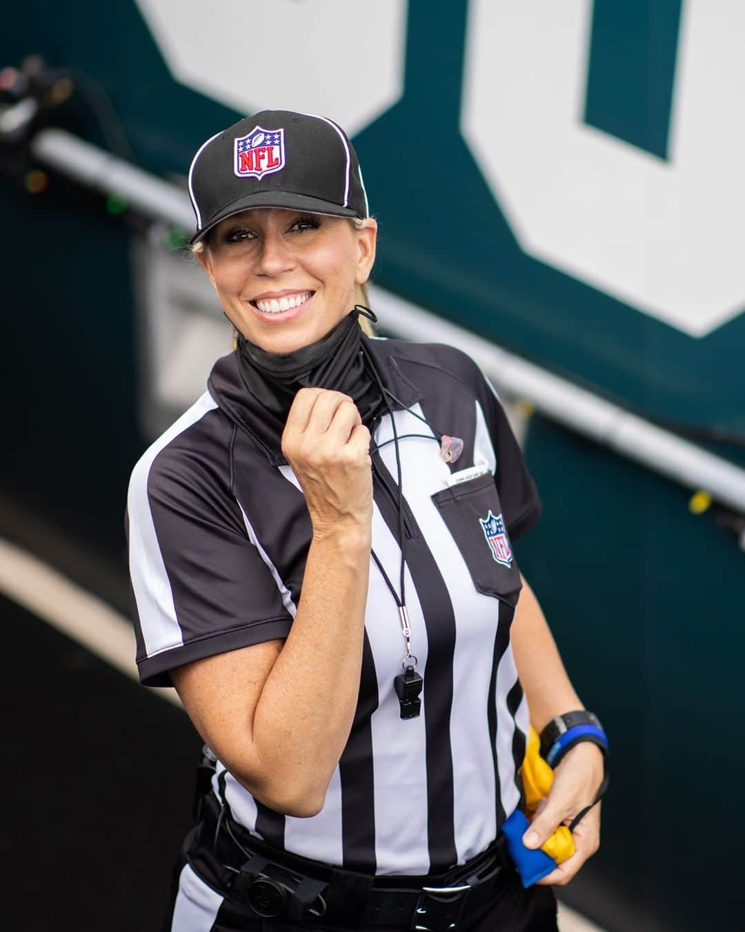 E! Onlineさんのインスタグラム写真 - (E! OnlineInstagram)「A touchdown if we've ever seen one: Sarah Thomas will make history as the first woman to officiate in a Super Bowl at Super Bowl LV. 👏❤️ (📷: Getty)」1月20日 6時30分 - enews