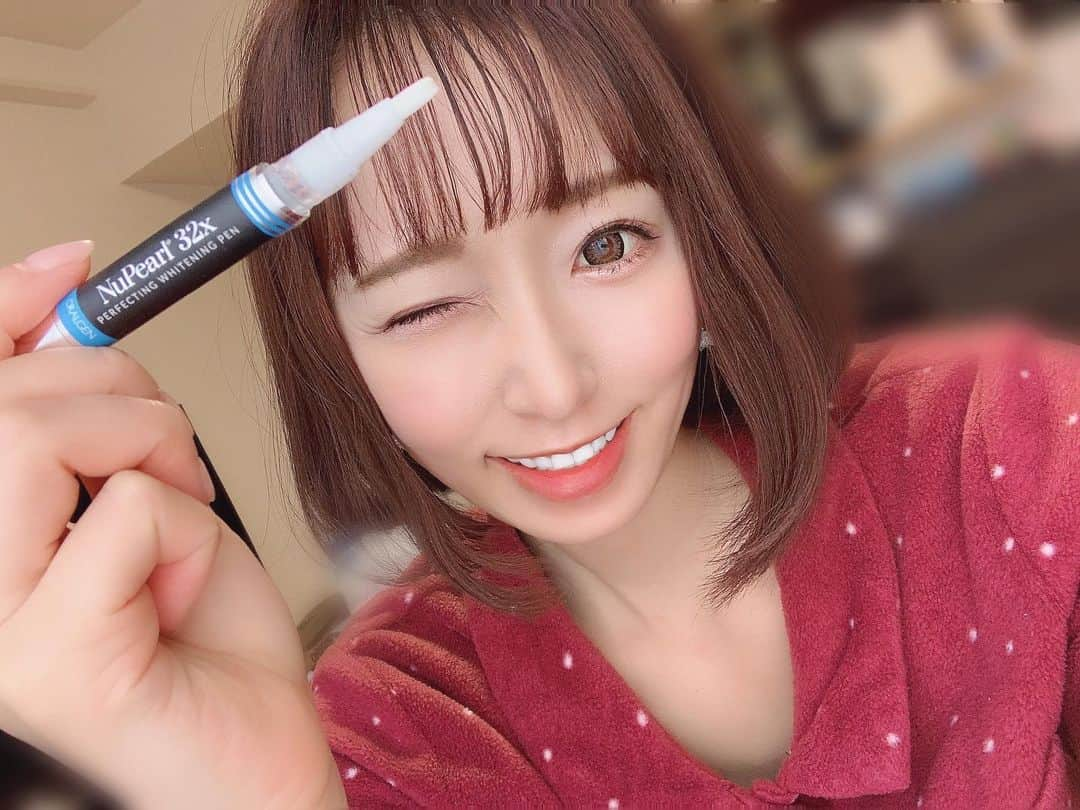 華月咲（さーちゃん）さんのインスタグラム写真 - (華月咲（さーちゃん）Instagram)「0120 おはさーちゃん\( ･ᴗ･ ) マスク生活とはいえ、歯の白さには ずっとこだわっていたい！最近はこれ✌️ ジェルタイプだから簡単に塗れるし 小さいから持ち運びも便利＆効果抜群💓 コロナでなかなかお店は行きづらいから 自分で出来るのも気に入ってるポイント。 しばらくお世話になりそう！相棒ペン🦷 ＊ さて、今日もいちにちがんばろ〜( *ˊᵕˋ ) ps.髪の毛めっちゃ切りました✂️✨えへ ・ ・ #fashion #ootd #makeup #kawaii #instafashion #outfit #me #follow #followme #instagood #華月咲 #さーちゃん #美容女子 #自撮り女子 #撮影モデル  #イベントコンパニオン #フォロワー募集中 #ホワイトニング #セルフホワイトニング #インフルエンサー #お洒落さんと繋がりたい #写真好きな人と繋がりたい」1月20日 7時04分 - sachan_0109