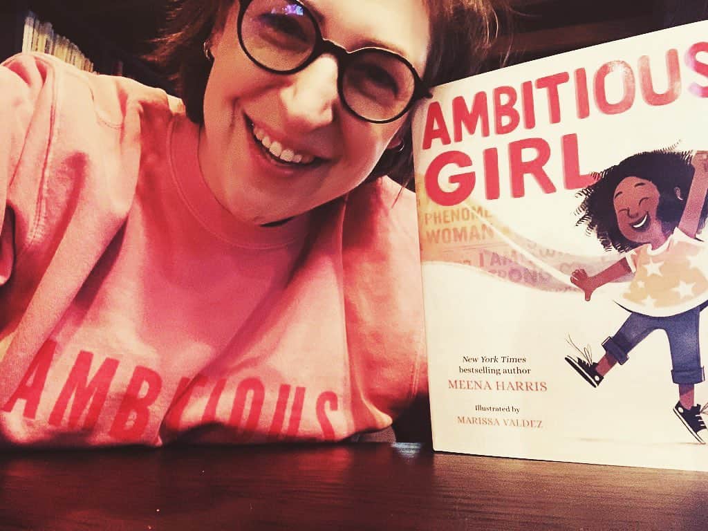 メイム・ビアリクさんのインスタグラム写真 - (メイム・ビアリクInstagram)「@Meena Harris, thank you for this awesome #AmbitiousGirl book - now is the time for all of us to support ambitious girls and women everywhere. The women of your family (notably, your aunt @KamalaHarris!!!) are an inspiration to so many of us. Thank you for this, and for your artistry, @marissaarts! ❤️📚」1月20日 7時05分 - missmayim