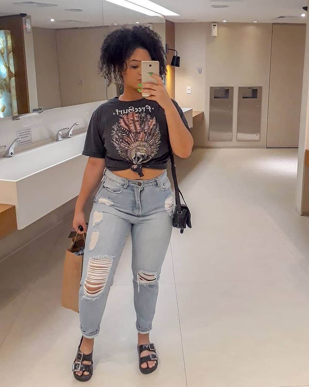 ザクシーのインスタグラム：「Vamos de foto no espelho? 💛 As zaxymaníacas sempre arrasam nos lookinhos com Zaxy! Bora se inspirar e criar o seu? Use a #olhaeuzaxy e marque @zaxyoficial na sua foto. Semana que vem pode ser você arrasando no nosso feed!」