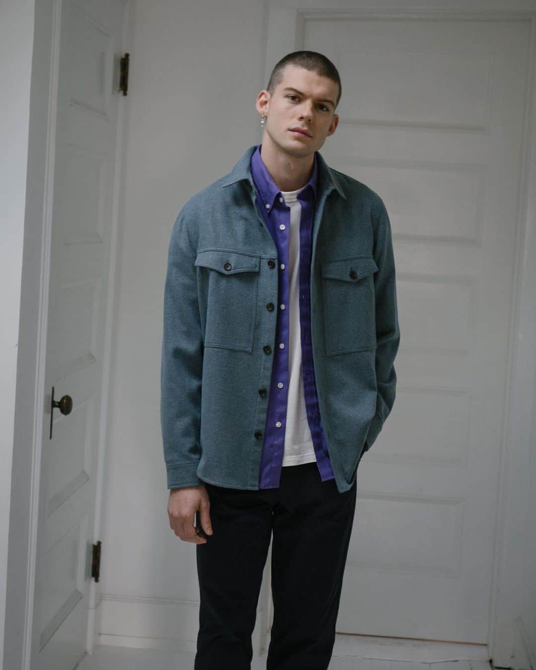 スティーブンアランのインスタグラム：「Layering up in the Classic Collegiate Shirt and Double Pocket Shirt Jacket. Made in the USA. #stevenalan」