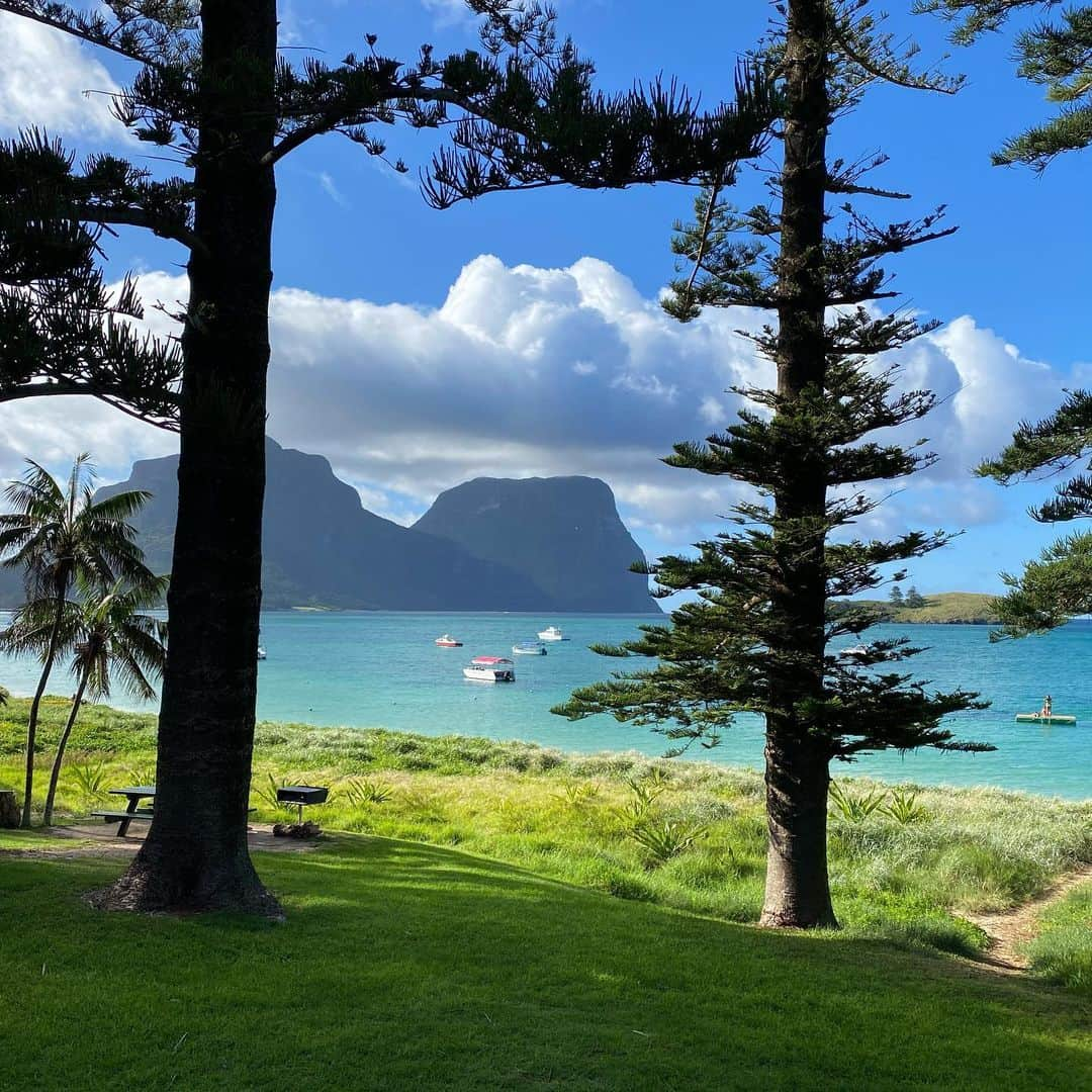 クリス・ヘムズワースさんのインスタグラム写真 - (クリス・ヘムズワースInstagram)「Great to get away for a few days to @visitlordhoweisland before starting on #thorloveandthunder this week!」1月20日 7時22分 - chrishemsworth