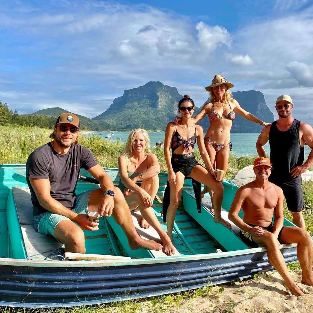 クリス・ヘムズワースさんのインスタグラム写真 - (クリス・ヘムズワースInstagram)「Great to get away for a few days to @visitlordhoweisland before starting on #thorloveandthunder this week!」1月20日 7時22分 - chrishemsworth