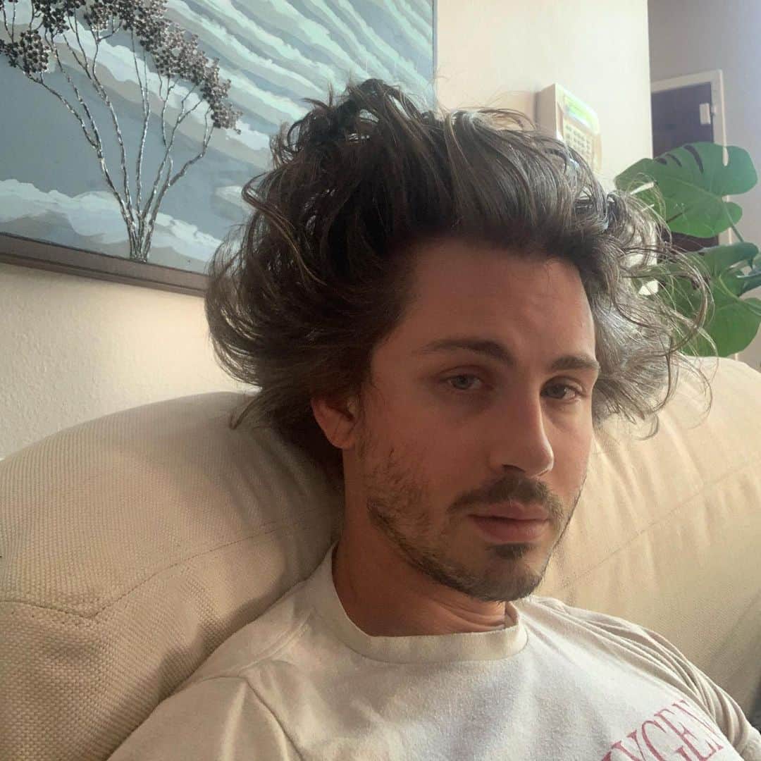ローガン・ラーマンのインスタグラム：「Thank you all for the bday love. Should probably get a haircut soon」