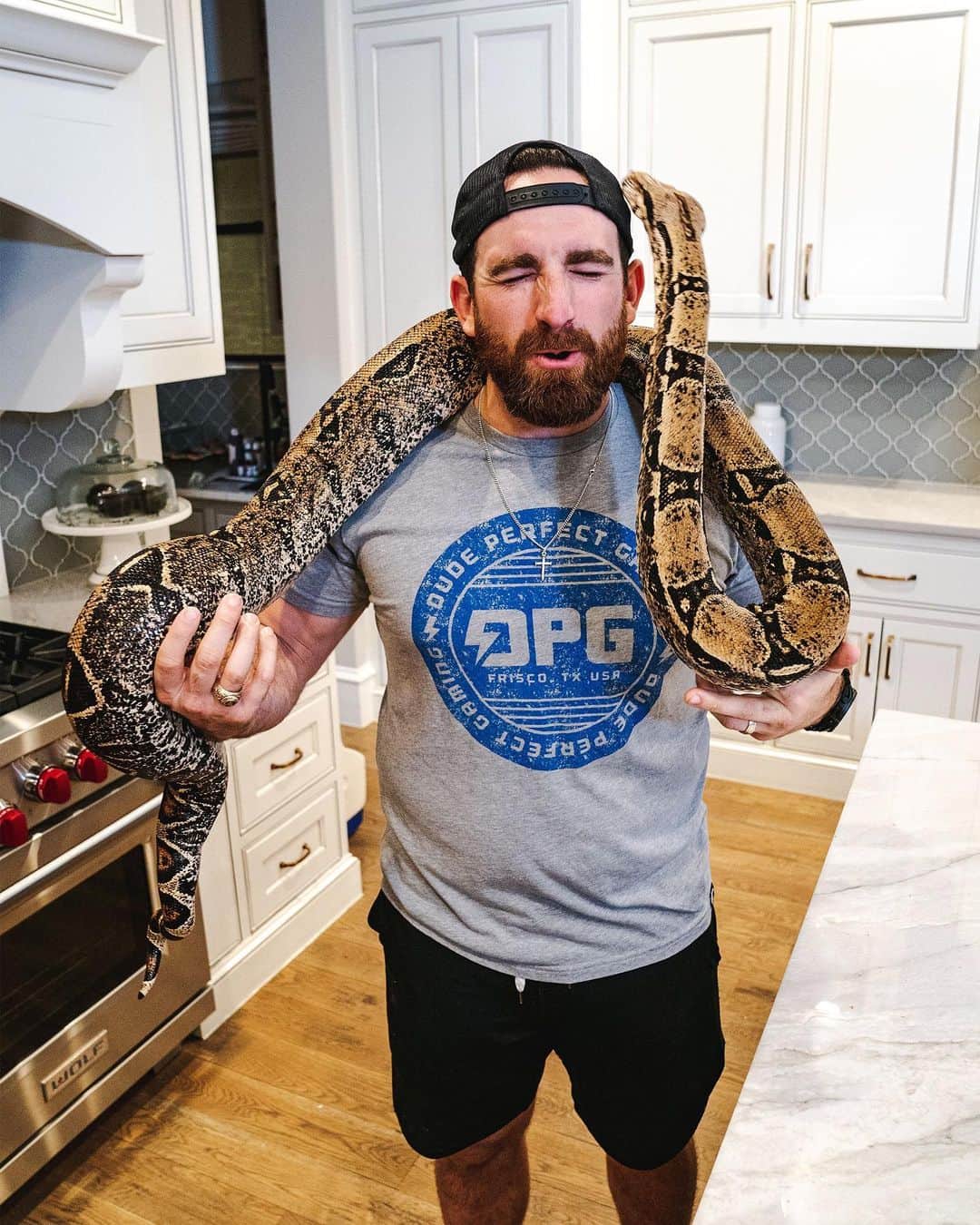 Dude Perfectのインスタグラム：「Just another typical film day 🐍😯」