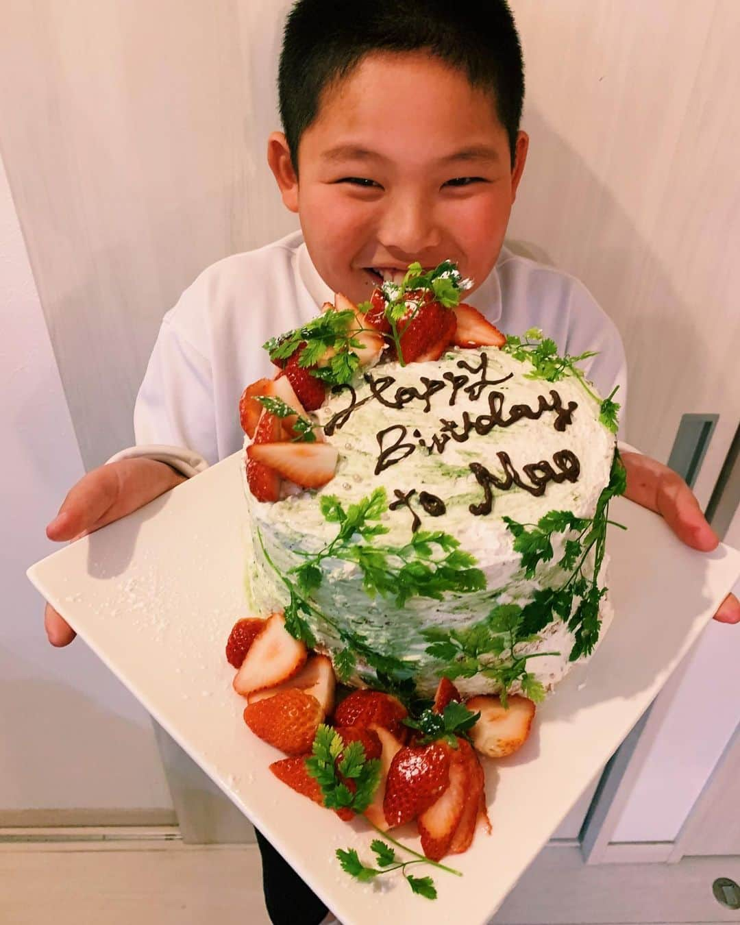 koichan familyさんのインスタグラム写真 - (koichan familyInstagram)「1.13 長男くんお誕生日でした。 ・ ・ 足のサイズも抜かれ。 体重も抜かれ。 どんどん成長していく。 ・ ・ 11歳の1年も 喜怒哀楽を大切に。 ・ ・ 環境を大切に。 仲間を大切に。 ・ ・ ・ #誕生日#誕生日ケーキ#手作り#手作りケーキ#バースデー#バースデーケーキ#おめでとう#男の子ママ」1月20日 7時52分 - koichan5.5