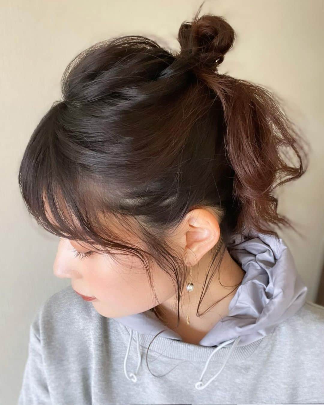 のインスタグラム：「🍡🍡🍡  #ミディアムアレンジ#ミディアムヘアアレンジ#簡単アレンジ#簡単ヘアアレンジ#お団子ヘア#お団子アレンジ#ポニーテールアレンジ#ヘアセット#ヘアアレンジ#ヘアセット#アレンジ#ボブアレンジ#ポニーテール#くるりんぱ#髪型#簡単アレンジ﻿」