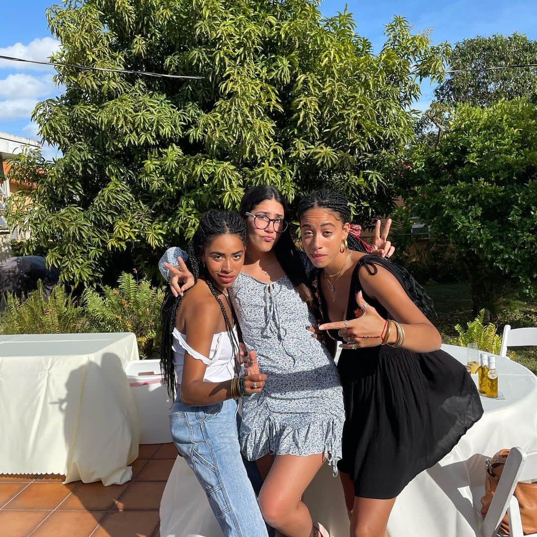 のインスタグラム：「Fam bam photo dump pls (swipe) 🥲♥️」