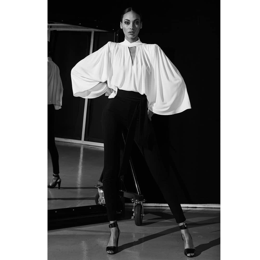 ホルストンのインスタグラム：「Invest in pieces you’ll wear forever. #halston」