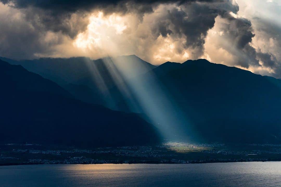 Michael Yamashitaのインスタグラム：「A  ray of  hope: “I know these are dark times, but there is always light,” President elect Joe Biden speaking yesterday before heading to Washington, DC for his inauguration as the 46th president of the United States. A new day in America.」