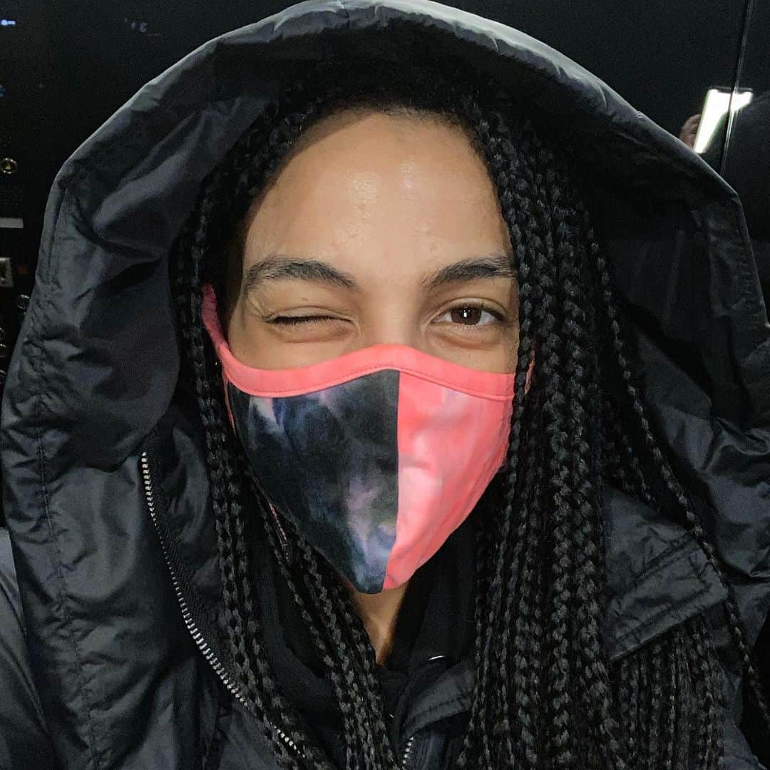 マーシャ・トマソンのインスタグラム：「It’s my birthday! I spent the whole day outside  in the torrential rain, which I did not like. That is all!😘」