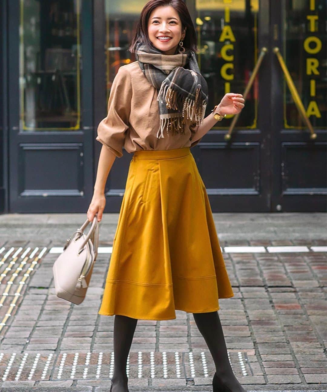 のインスタグラム：「📣FINAL SALE開催中‼️📣﻿ ﻿ ふんわりと女性らしいシルエットを演出✨﻿ お仕事カジュアルにも取り入れやすい﻿ #マスタード膝丈フレアースカート﻿ ﻿ 30%OFF‼️﻿ ¥9800→¥6860﻿ ﻿ 🛒﻿ https://closet.edist.jp/store/item/123﻿ ﻿ ﻿ 🎫はじめてのお買い物で使える﻿ ¥1000オフクーポン﻿ 【STORE1】﻿ ※5000円以上のお買い物でご使用いただけます。﻿ ﻿ ﻿ 🌹レンタルメンバーの皆様は﻿ メルマガ記載の¥1000オフクーポンを是非ご利用ください✨﻿ ﻿ ____________________________________﻿ ﻿ 1/13〜2/7 初月半額‼️＋テレワークトップスプレゼント‼️﻿ ﻿ 👗 https://closet.edist.jp/edist-plus-one/14962 ﻿ ____________________________________﻿ ﻿ #大人カジュアルスタイル　#フレアースカート#スカートコーデ  #アラフォーママコーデ　#アラフォーライフ  #着回しコーディネート ﻿ #オフィスカジュアル #大人カジュアル」